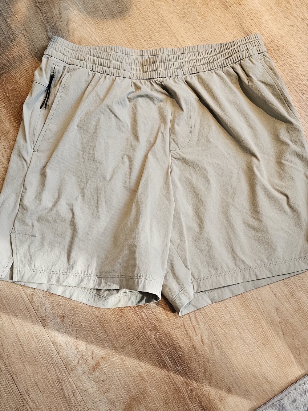 GAP Men’s Athletic Elastic-Waist Light Khaki Shorts